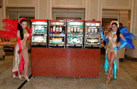 Slot machines, show girls, the Breakers Hotel, Women's Open